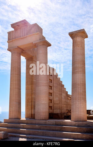 Le temple historique dorique d'Athena Lindia à l'intérieur des ruines De l'acropole à Lindos sur l'île grecque de rhodes Banque D'Images