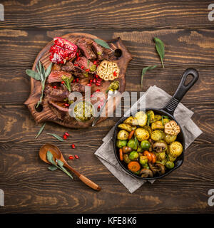 La viande de boeuf au pesto vert Banque D'Images