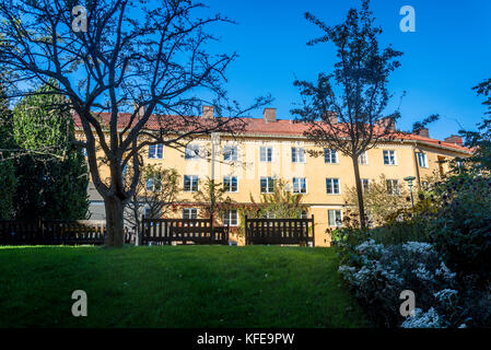 Coopérative de logements destinés aux familles ouvrières construite en 1926 en style néo-classique autour d'un jardin commun, Södermalm, à Stockholm, Suède Banque D'Images