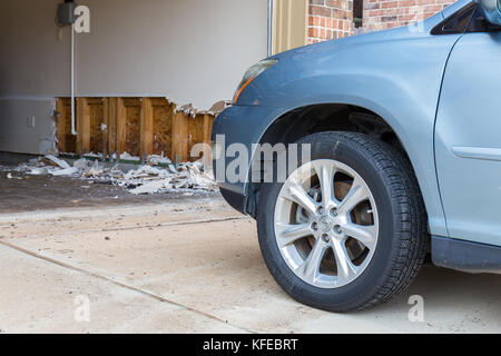 Le nettoyage commence en banlieue de Houston après l'ouragan Harvey et de fortes inondations. Banque D'Images