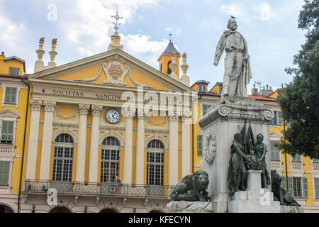 Un monument de Garibaldi et chapelle du saint-sépulcre en place Garibaldi, Nice, France Banque D'Images