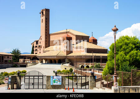 Le Sanctuaire de Torreciudad, un sanctuaire marial en Aragon, Espagne, construit par Josémaria Escriva, le fondateur de l'Opus Dei. Banque D'Images