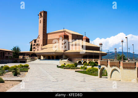 Le Sanctuaire de Torreciudad, un sanctuaire marial en Aragon, Espagne, construit par Josémaria Escriva, le fondateur de l'Opus Dei. Banque D'Images