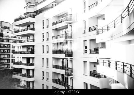 Logements résidentiels blocs autour du quartier des affaires à Nanterre, Paris au coucher du soleil. Octobre 2016 Banque D'Images