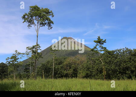 Le volcan Arenal, la Fortuna, province d'Alajuela, Costa Rica, Amérique Centrale Banque D'Images