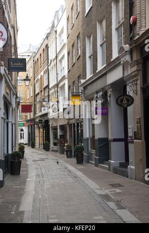 Vue le long bow Lane direction Watling Street, City of London, England, UK. Banque D'Images