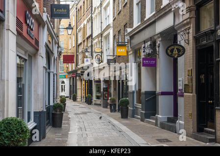 Vue le long bow Lane direction Watling Street, City of London, England, UK. Banque D'Images