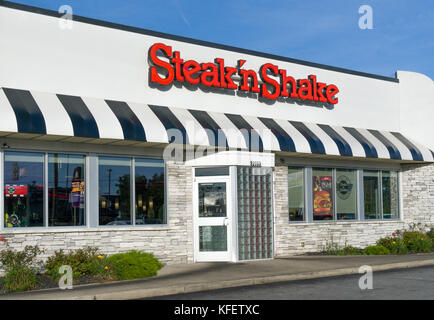 SOUTH BEND, IN/USA - 19 octobre 2017 : Steak 'n Shake extérieur restaurant et le logo. Steak 'n Shake est un restaurant décontracté situé dans la chaîne de t Banque D'Images