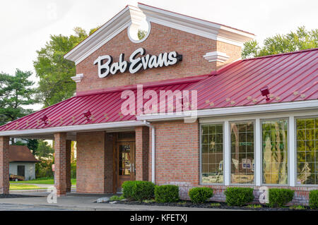 SOUTH BEND, IN/USA - 19 octobre 2017 : Bob Restaurant Evants panneau extérieur et le logo. Bob Restaurants Evens est une chaîne de restaurants décontractés dans Banque D'Images