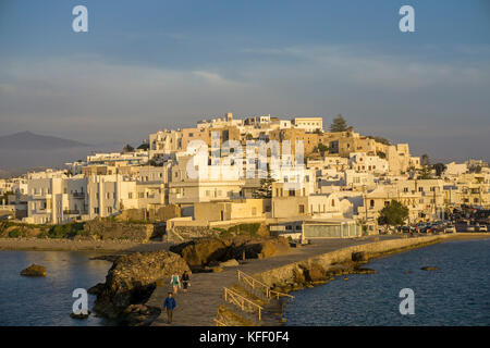 Naxos-Stadt im Abendlicht, Naxos, Canaries, Aegaeis, Griechenland, Mittelmeer, Europa | Naxos-ville, douce soirée light, Naxos, Cyclades, en Grèce, Medit Banque D'Images