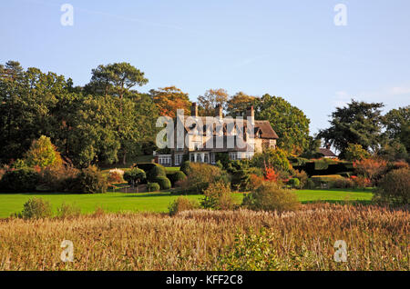 Une vue de How Hill House en automne sur les Norfolk Broads à Ludham, Norfolk, Angleterre, Royaume-Uni. Banque D'Images