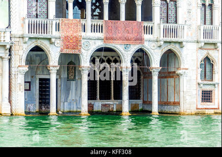 Ca' d'Oro (correctement Palazzo Santa Sofia) est un palais sur le Grand Canal à Venise, Italie Banque D'Images