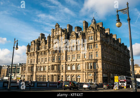 Hotel Balmoral par Rocco Forte, à l'angle de North Bridge et de Princes Street, le centre-ville d'Édimbourg, marquant la journée ensoleillée d'automne, Ecosse, Royaume-Uni Banque D'Images