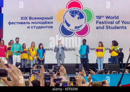 Le président russe Vladimir Poutine à la Russie présentent dans le cadre de la 2017 Festival mondial de la jeunesse et des étudiants dans le parc olympique's medals plaza squar Banque D'Images