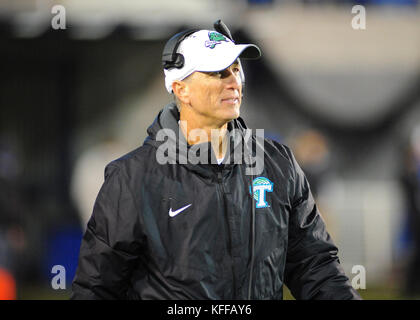 27 octobre, 2017 ; Memphis, TN, USA ; Tulane Green Wave entraîneur-chef, WILLIE FRITZ, sur la ligne de touche au Liberty Bowl Memorial Stadium. Défait 56-26 Memphis Tulane. Kevin Langley/CSM Banque D'Images