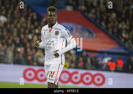 Paris, Paris, France. 27 Oct, 2017. Au cours de l'Mario Balotelli Ligue 1 match de foot entre Paris Saint Germain (PSG) et de Nice au Parc des Princes. Credit : SOPA/ZUMA/Alamy Fil Live News Banque D'Images