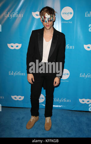 27 octobre 2017 - Los Angeles, Californie, États-Unis - 27 octobre 2017 - Los Angeles, Californie - Tommy Dorfman. Bal masqué de nouvelle génération de l'UNICEF tenu à Cliftonâ€™s Republic. Crédit photo : F. Sadou/AdMedia (crédit image : © F. Sadou/AdMedia via ZUMA Wire) Banque D'Images