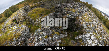 L'Âge du Fer Sallachy Broch sur le bord du Loch Shin près de Lairg, Sutherland, les Highlands écossais, UK Banque D'Images