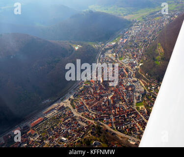 Vue aérienne du centre historique de Bad Urach, une ville au sud de l'Allemagne (Baden Württemberg) au pied des Alpes Souabes près de Reutlingen, Stuttgart Banque D'Images