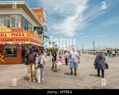 Sur le Boardwalk à Atlantic City, New Jersey, USA Banque D'Images