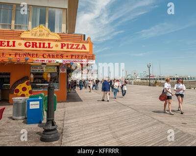 Sur la promenade à Atlantic City, New Jersey, États-Unis Banque D'Images