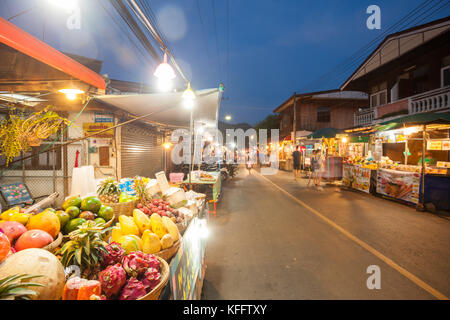 Le principal marché des aliments nuit à Pai, Thaïlande Banque D'Images