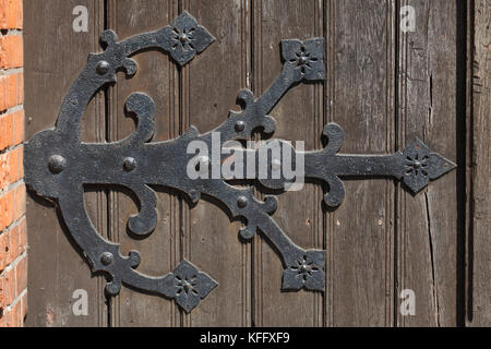 Ancienne porte en fer sur une ancienne porte d'église, église Marienkirche , vieille ville, Stralsund, Mecklenburg-Ouest Pomerania, Allemagne, Europe I Gußeiserner Banque D'Images