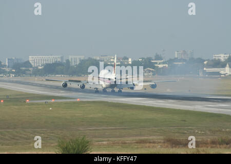 Chiang Mai , Thaïlande- circa 2007 : HS-TGH Thaiairway de Boeing 747-400. Vol pour l'aéroport Suvarnabhumi de Bangkok et Chiang Mai, Thaïlande. Banque D'Images