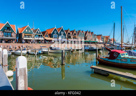 Vue sur le centre-ville de Volendam, Pays-Bas. volendam est une attraction touristique populaire dans les Pays-Bas, à 20 km au nord d'amsterdam. Banque D'Images