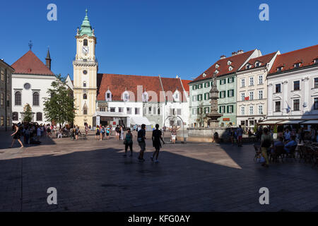 La Slovaquie, Bratislava, Vieille Ville, place principale (Hlavne namestie) en centre-ville historique Banque D'Images