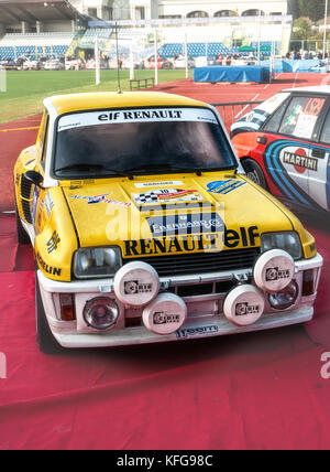 SANMARINO, SANMARINO - OTT 21, 2017 : Renault 5 GT Turbo 1982 rallye de voitures de course anciennes dans la légende 2017 la célèbre course historique de Saint-Marin Banque D'Images