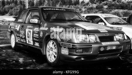 SANMARINO, SANMARINO - OTT 21, 2017:1987 FORD SIERRA dans la vieille voiture de course rally LA LÉGENDE 2017 la célèbre course historique de Saint-Marin Banque D'Images