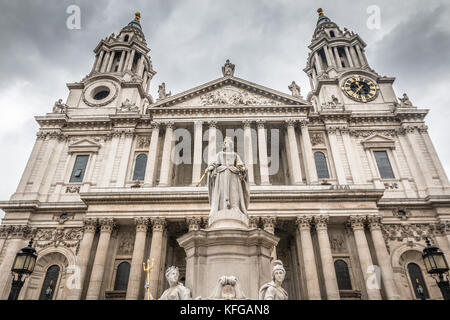 Façade de la Cathédrale Saint Paul à Londres Banque D'Images