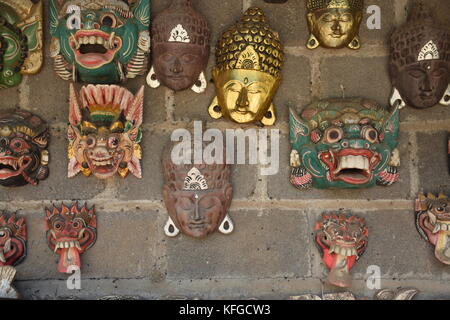 L'intérieur des masques en bois traditionnel de Bali aga tenganan village autochtone à Bali, Indonésie Banque D'Images