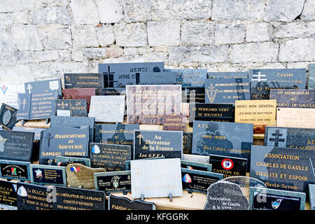 Colombey-les-Deux-Églises (départements de la Haute-Marne, France) : Cimetière avec le lieu de repos du général Charles de Gaulle et sa femme Banque D'Images