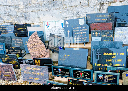 Colombey-les-Deux-Églises (départements de la Haute-Marne, France) : Cimetière avec le lieu de repos du général Charles de Gaulle et sa femme Banque D'Images