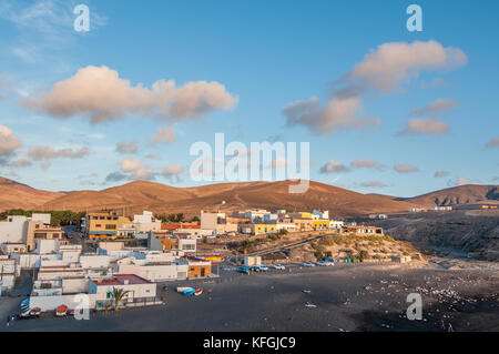 Vue sur le village de pêcheurs d'Ajuy, Fuerteventura, Îles Canaries, Espagne Banque D'Images