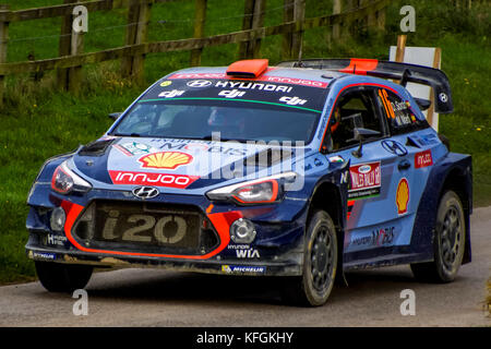 Uk. 28 oct, 2017. # 16 Dani Sordo (esp) et co-pilote marc marti (esp) de Hyundai motorsport en concurrence sur le tarmac de l'étape de cholmondeley castel le rallye go round du 2017 FIA World Rally Championship au Pays de Galles. crédit : Hugh peterswald/pacific press/Alamy live news Banque D'Images