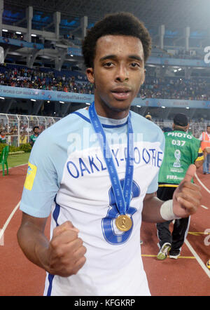 Kolkata, Inde. 28th octobre 2017. England Tashan Oakley Booth célèbre leur fête de la coupe du monde de la FIFA U 17 India 2017 à Kolkata. L'Angleterre remporte la coupe du monde de la FIFA U 17 Inde 2017 sur 28 octobre 2017 à Kolkata. Crédit: Saikat Paul/Pacific Press/Alay Live News Banque D'Images