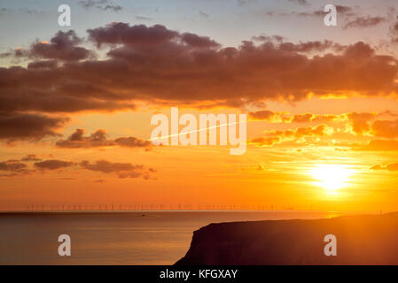 Coucher de soleil sur Rampion parcs offshore Banque D'Images