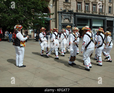 Morris dancing, fargate, Sheffield, South Yorkshire, Angleterre, Royaume-Uni, Royaume-Uni, Europe. Banque D'Images