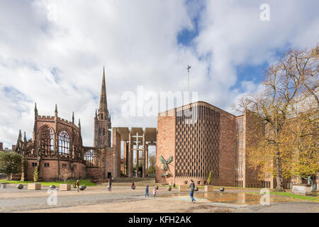 L'ancienne et la nouvelle cathédrale de Coventry, Coventry, Angleterre, RU Banque D'Images