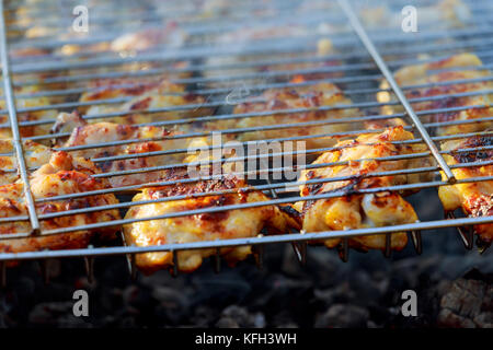 Poulet grillé de la jambe sur le grill grill poulet Banque D'Images