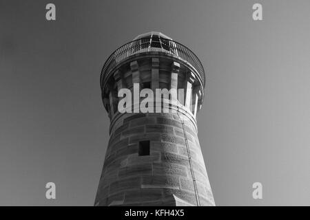 Photo noire et blanche d'un phare de grès au nord de Sydney Banque D'Images
