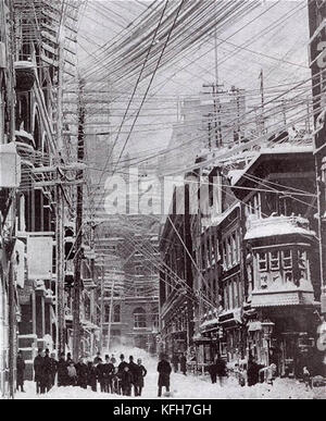 Grand blizzard de 1888. Les rues de new york comme la tempête a frappé. Beaucoup de fils aériens et a présenté un danger pour les habitants de la ville Banque D'Images