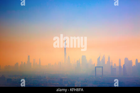 Coucher de soleil sur Downtown Burj Dubai, 20 février 2016 à Dubaï, aux Emirats arabes unis. Banque D'Images