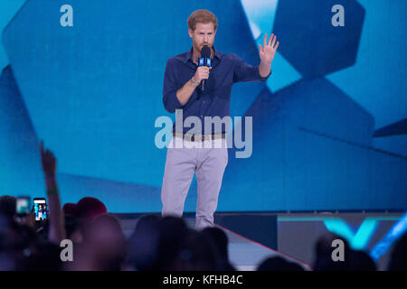 Le prince Harry assiste à une journée DU WE, un événement éducatif et inspirant d’une journée qui célèbre le pouvoir des jeunes de faire une différence positive dans le monde. Avec la participation des artistes : Prince Harry où : Toronto, Canada quand : 28 Sep 2017 crédit : Euan Cherry/WENN.com Banque D'Images