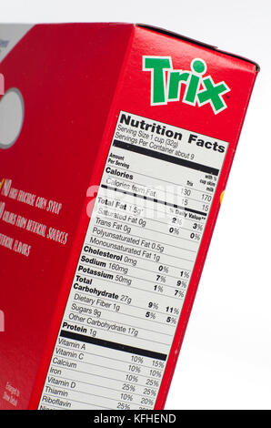 Tableau de la valeur nutritive sur l'étiquette de boîte de céréales Trix Banque D'Images