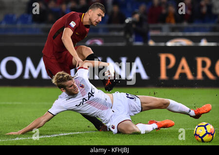 Rome, Italie. 29 oct, 2017. Le 28-10-2017 rome serie a lega roma bologna nella foto Edin Dzeko e filip helander fotografo01 photo credit : agence photo indépendante/Alamy live news Banque D'Images