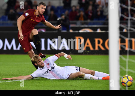 Rome, Italie. 29 oct, 2017. Le 28-10-2017 rome serie a lega roma bologna nella foto Edin Dzeko e filip helander fotografo01 photo credit : agence photo indépendante/Alamy live news Banque D'Images